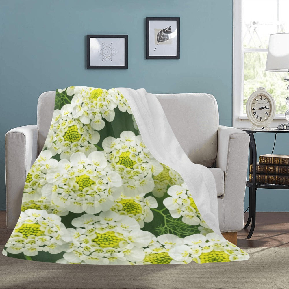 White Candytuft Floral Throw Blanket - Ultra-Soft 60x80 Fleece Blanket with Delicate Candytuft Desig